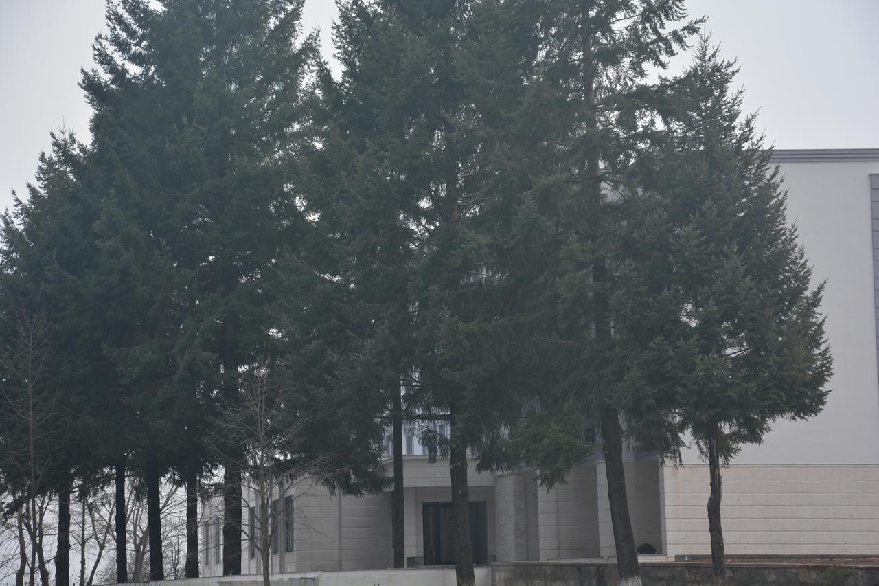 Hotel Turizem Shkelzeni Bajram Curri Exterior photo
