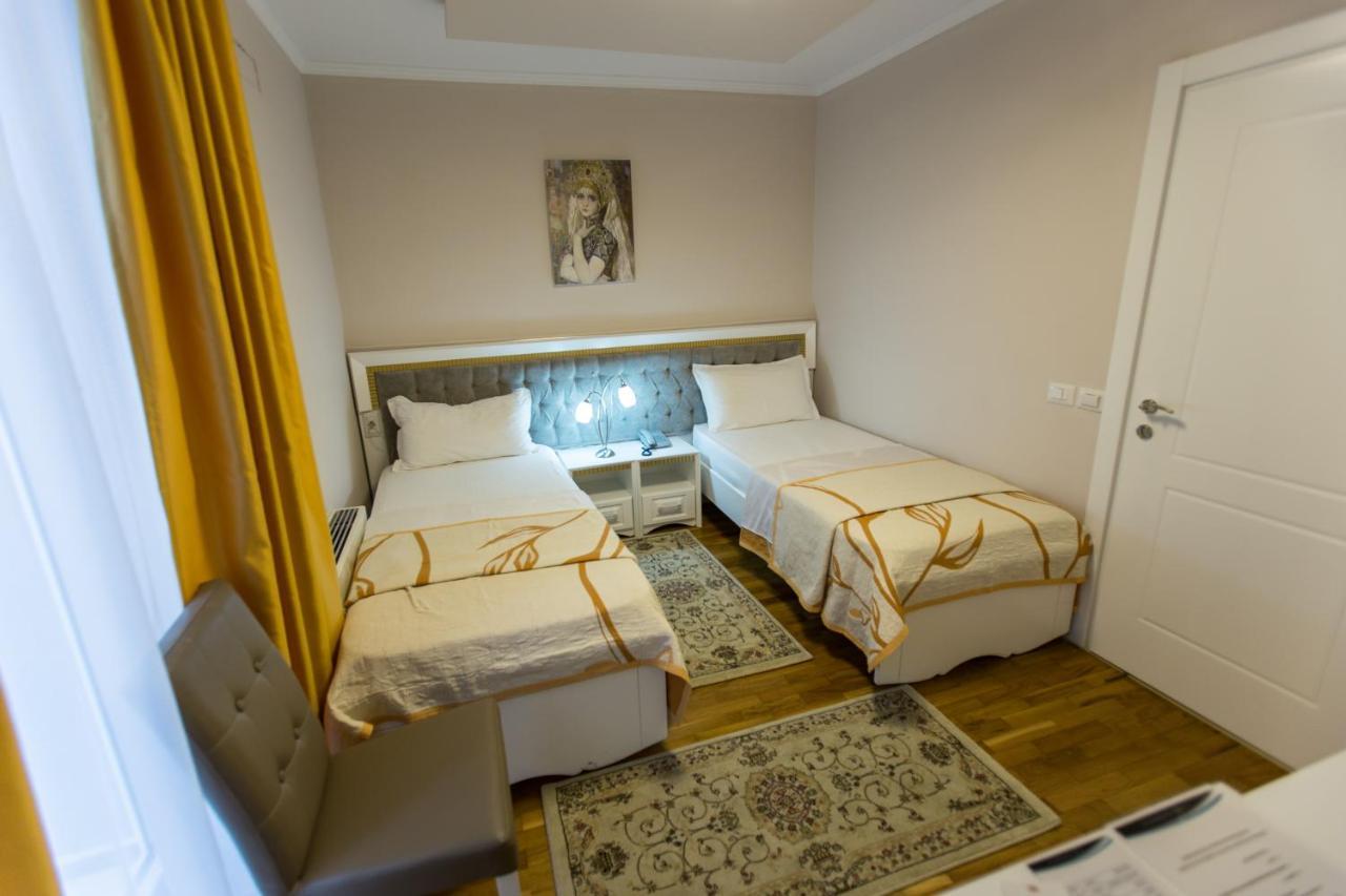 Hotel Turizem Shkelzeni Bajram Curri Exterior photo