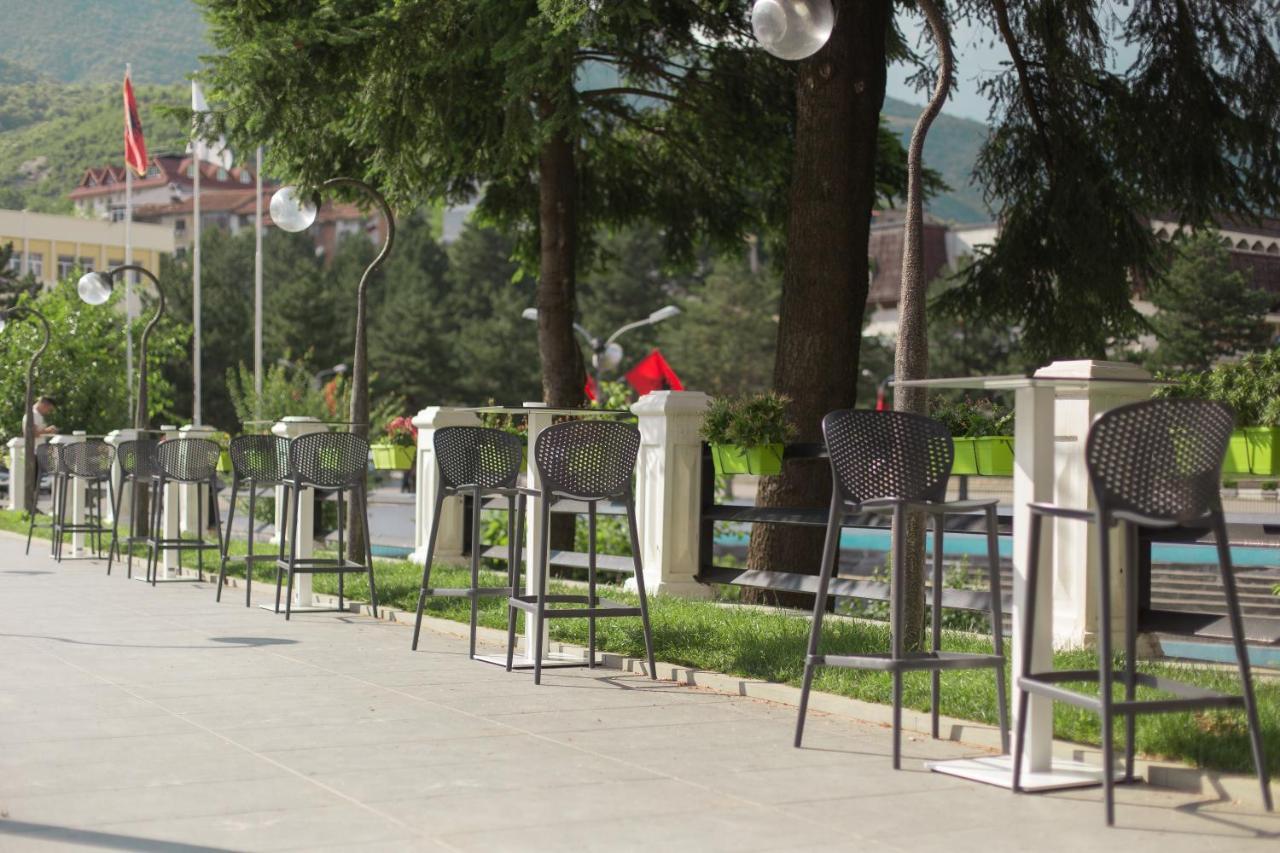 Hotel Turizem Shkelzeni Bajram Curri Exterior photo