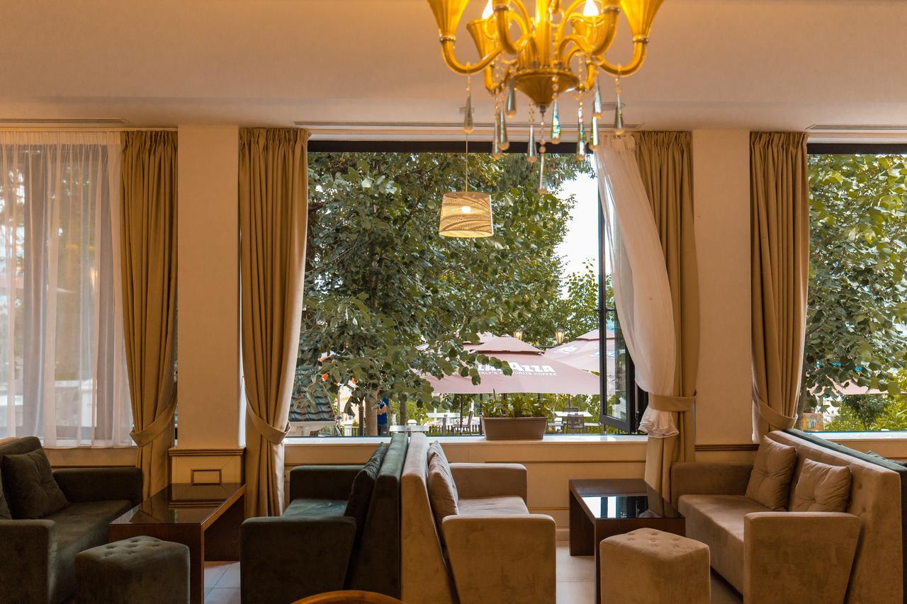Hotel Turizem Shkelzeni Bajram Curri Exterior photo