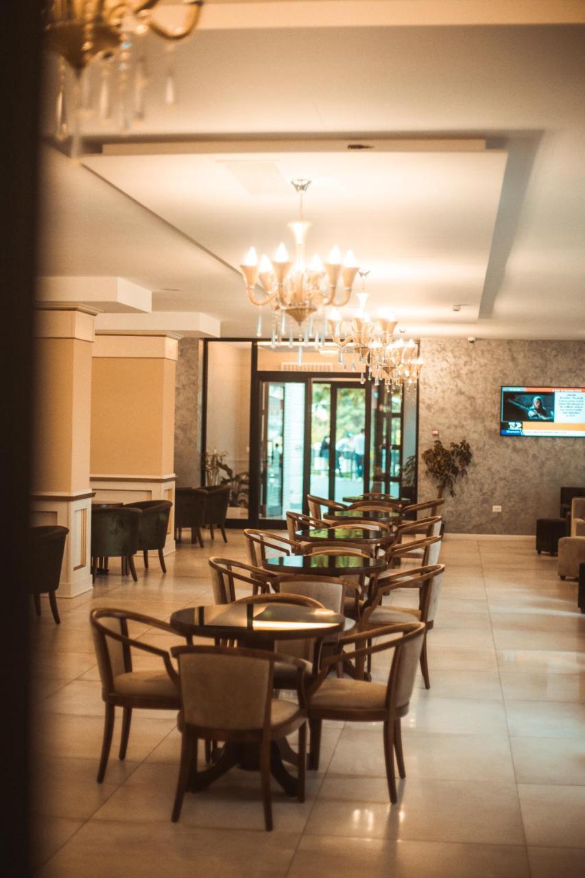 Hotel Turizem Shkelzeni Bajram Curri Exterior photo