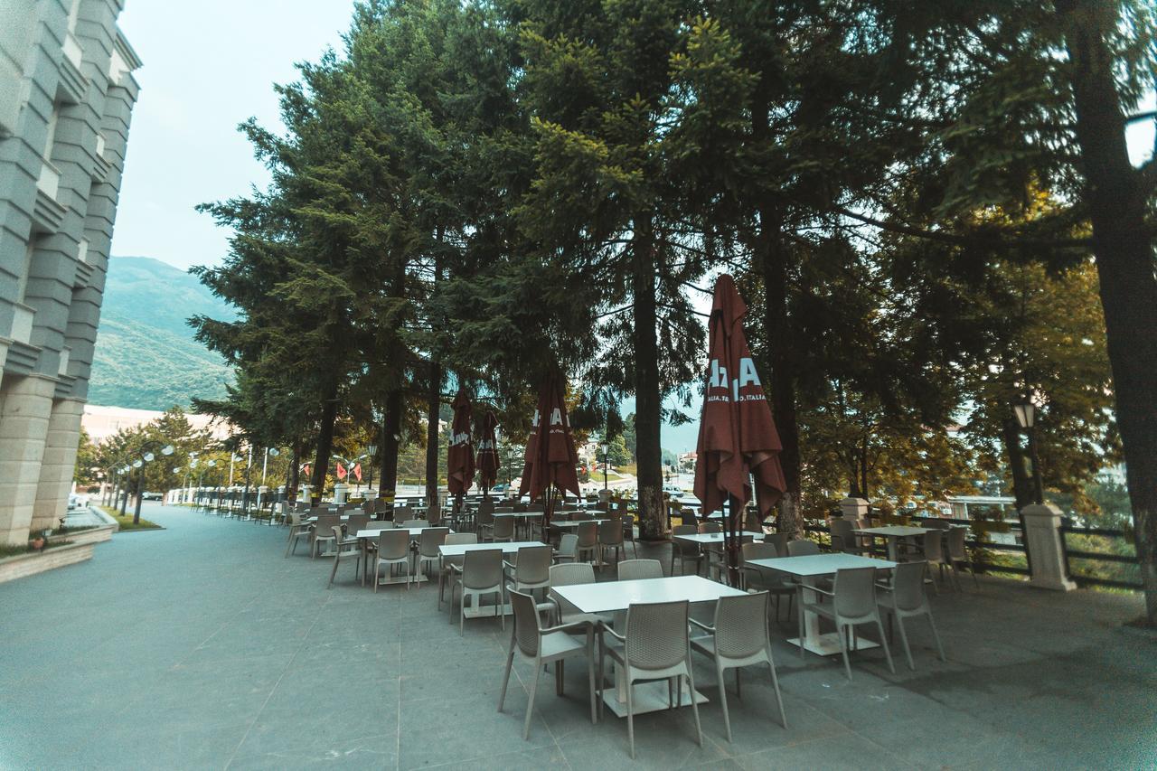 Hotel Turizem Shkelzeni Bajram Curri Exterior photo