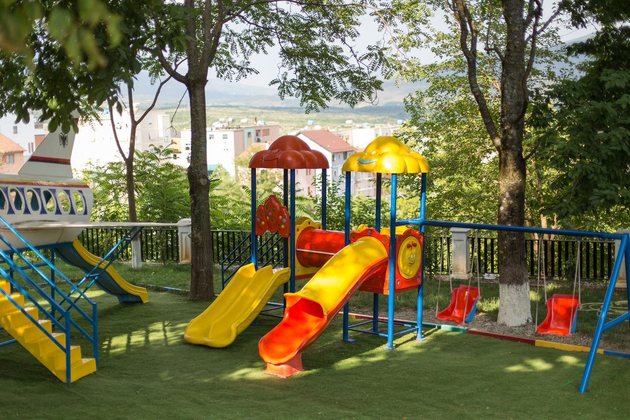 Hotel Turizem Shkelzeni Bajram Curri Exterior photo