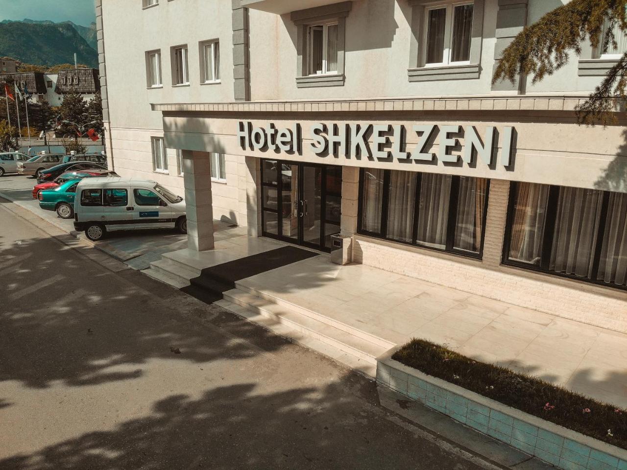 Hotel Turizem Shkelzeni Bajram Curri Exterior photo