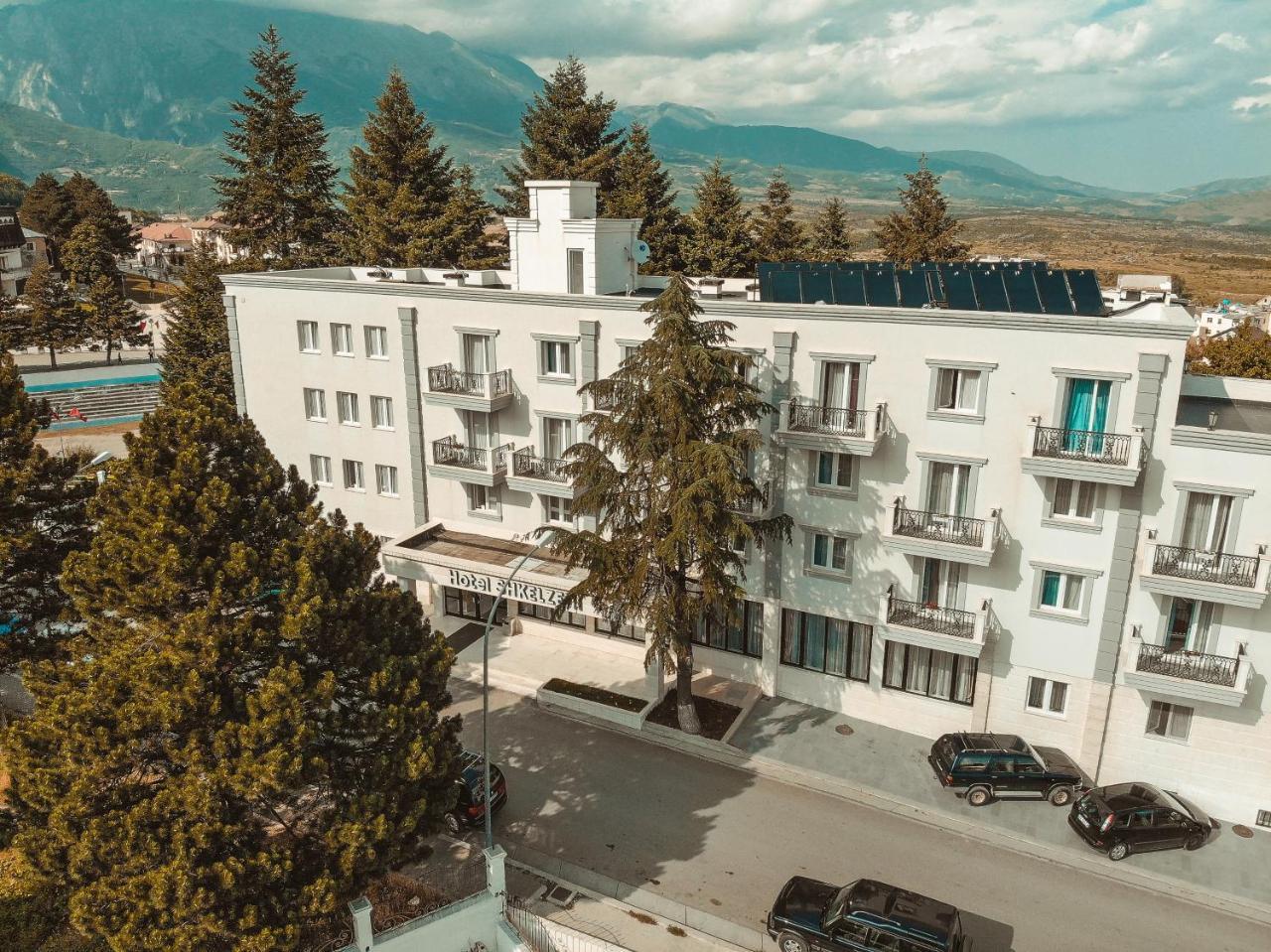 Hotel Turizem Shkelzeni Bajram Curri Exterior photo
